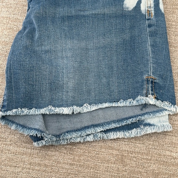Seven7 Fray Hem Stretch Comfort Weekend Shorts Size 6. NWT. - Picture 11 of 13